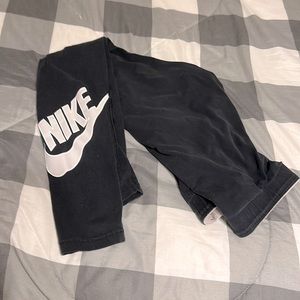 Black and pink Nike, medium leggings, are a little loose